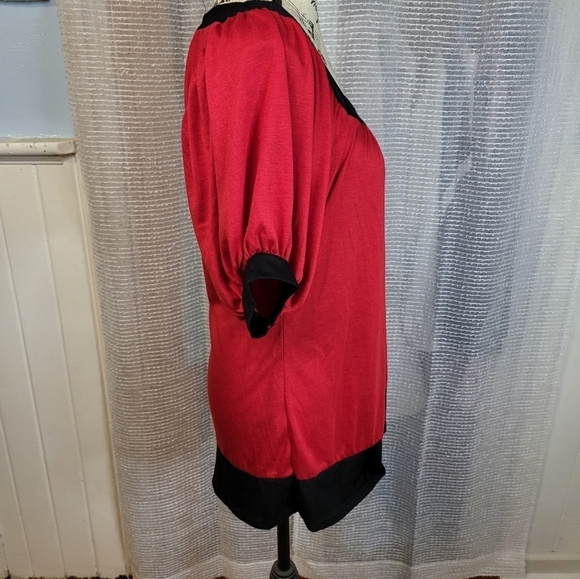 Rue21 red with black trim short sleeve blouse size large - Picture 8 of 9